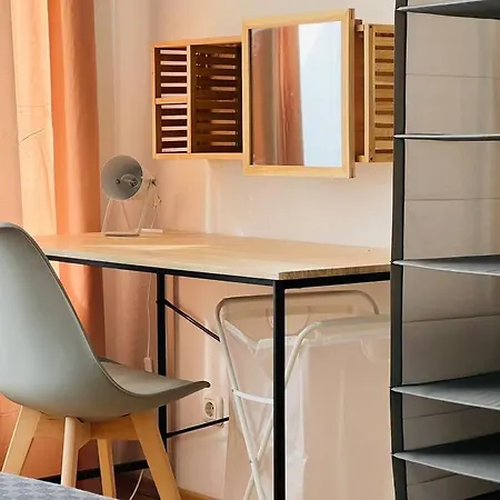 Zentrales Grosszuegiges Mit Dachterrasse! Appartement