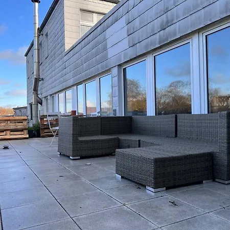 Zentrales Grosszuegiges Mit Dachterrasse! Appartement *